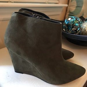 FOREVER 21 Wedge Pointed Booties